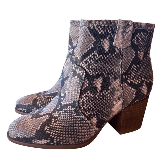 Carlos Santana Snakeskin Ankle Booties Boots Size 7.5. Heel Height 3”. - Picture 1 of 4